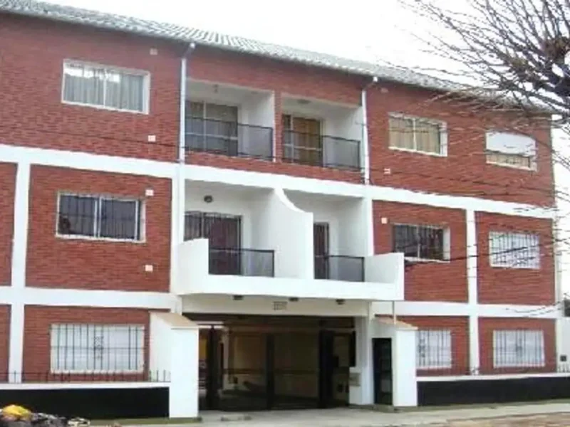 Charlone 4900, Piso PB